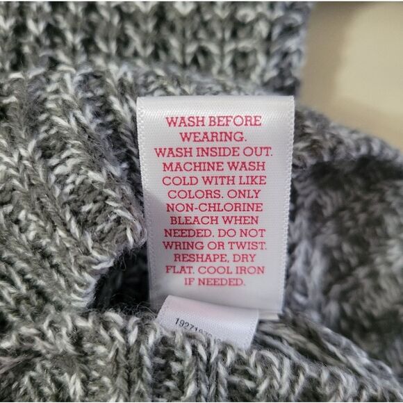 SO® Grey Haze Crewneck Curved Hem Knit Sweater - Picture 12 of 13